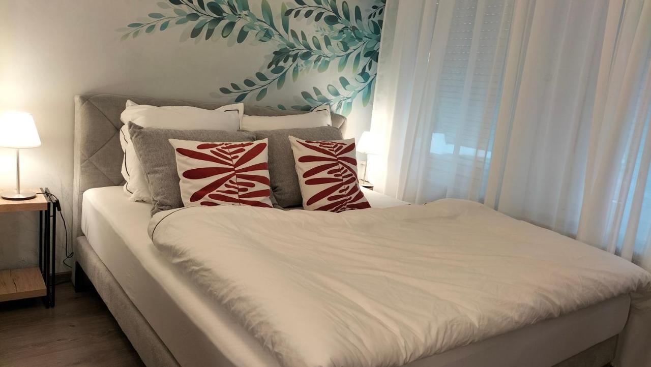 King Bed 4 People Near Basel, Switzerland, Weil Am Rhein, Loerrach, Germ'Any, Near Airport Apartment Saint-Louis  Exterior photo